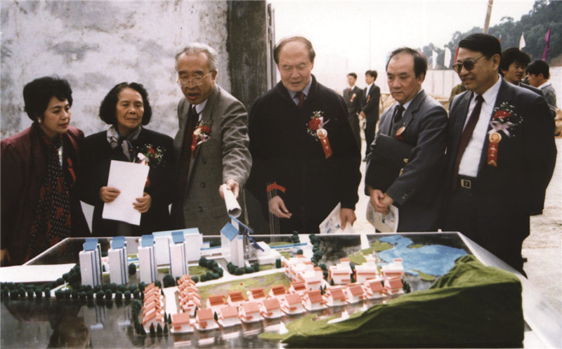 1992年10月18日，马老参加我院银湖基地建设开工典礼-A.jpg